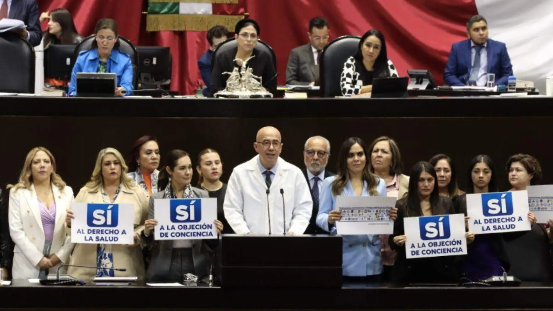 Diputados aprueban que personal médico alegue objeción de conciencia para negar atención